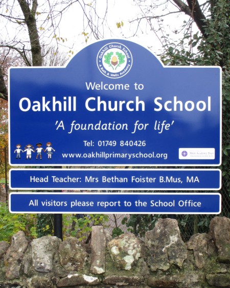 school signs post mounted at Oakhill Church School